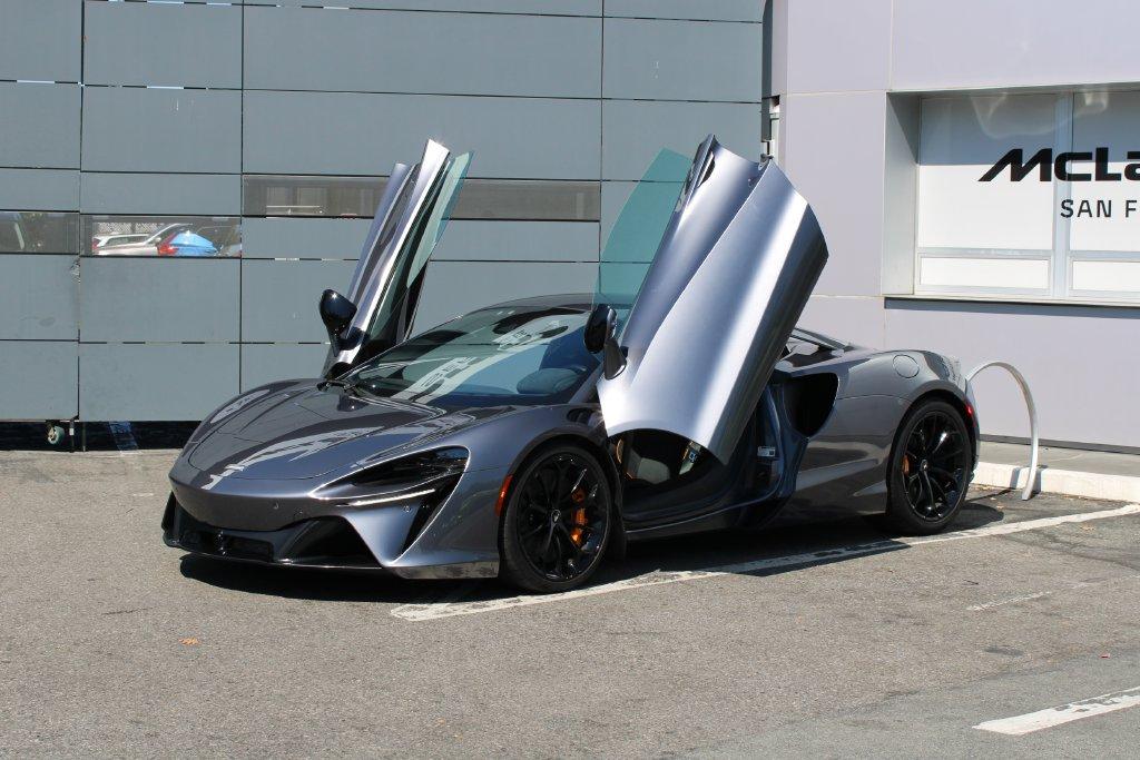 2023 McLaren Artura RWD