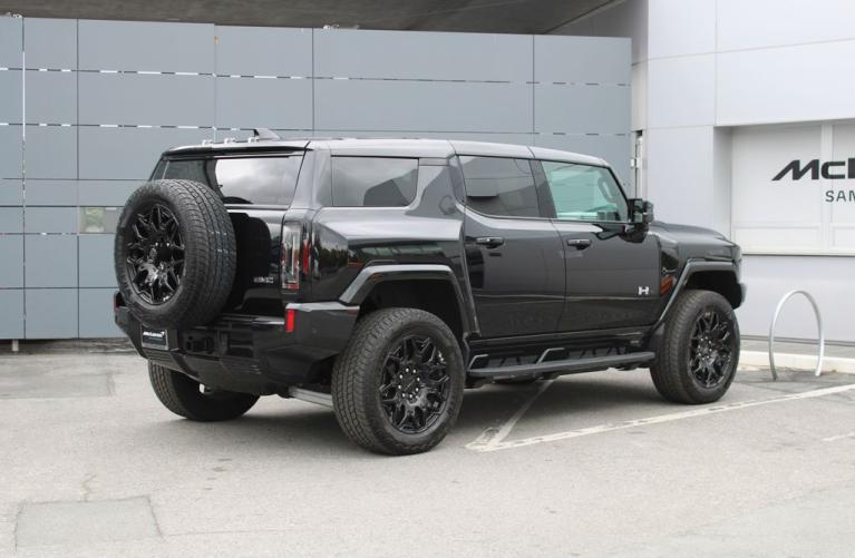 Used 2025 GMC Hummer EV SUV 2X for sale $74,991 at The Luxury Collection - McLaren San Francisco in Palo Alto CA 94306 2