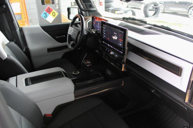 Used 2025 GMC Hummer EV SUV 2X for sale $74,991 at The Luxury Collection - McLaren San Francisco in Palo Alto CA 94306 4