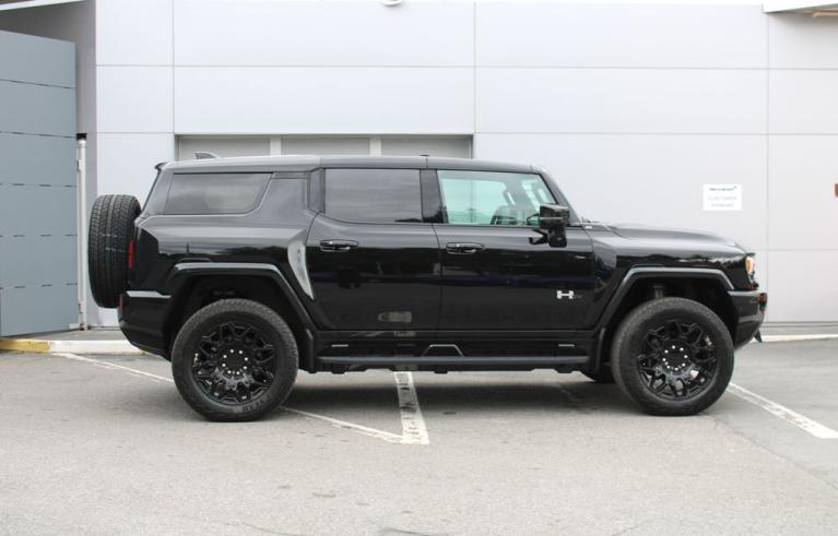 Used 2025 GMC Hummer EV SUV 2X for sale $74,991 at The Luxury Collection - McLaren San Francisco in Palo Alto CA 94306 5