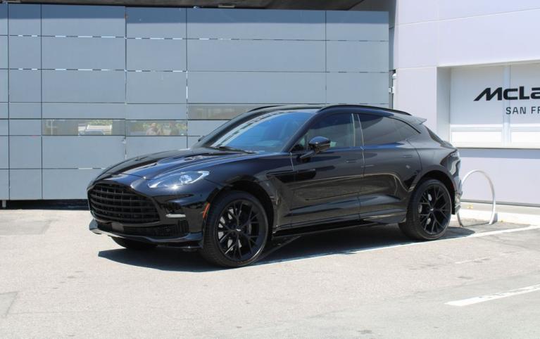 2025 Aston Martin DBX