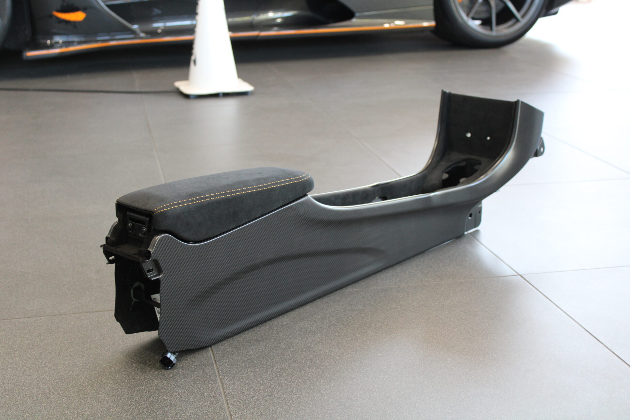 600 LT Carbon Fiber Center Console Special